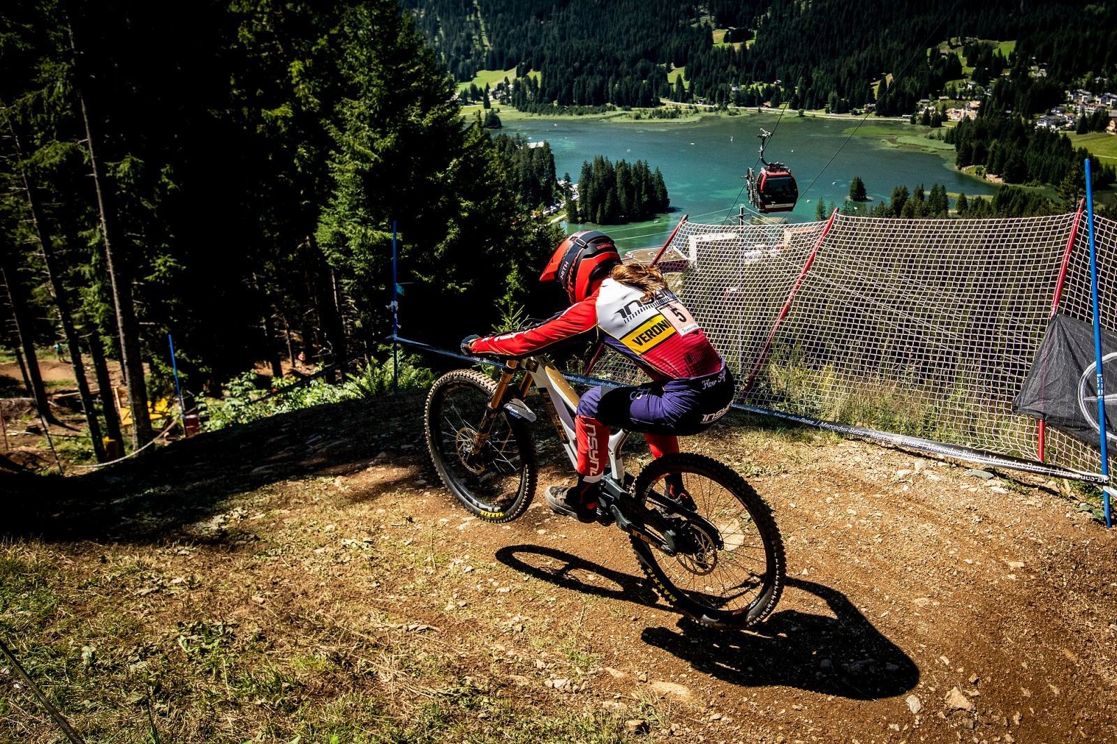 Bluegrass Stories Fast Interview Series Legit Carbon used by Veronika Widmann