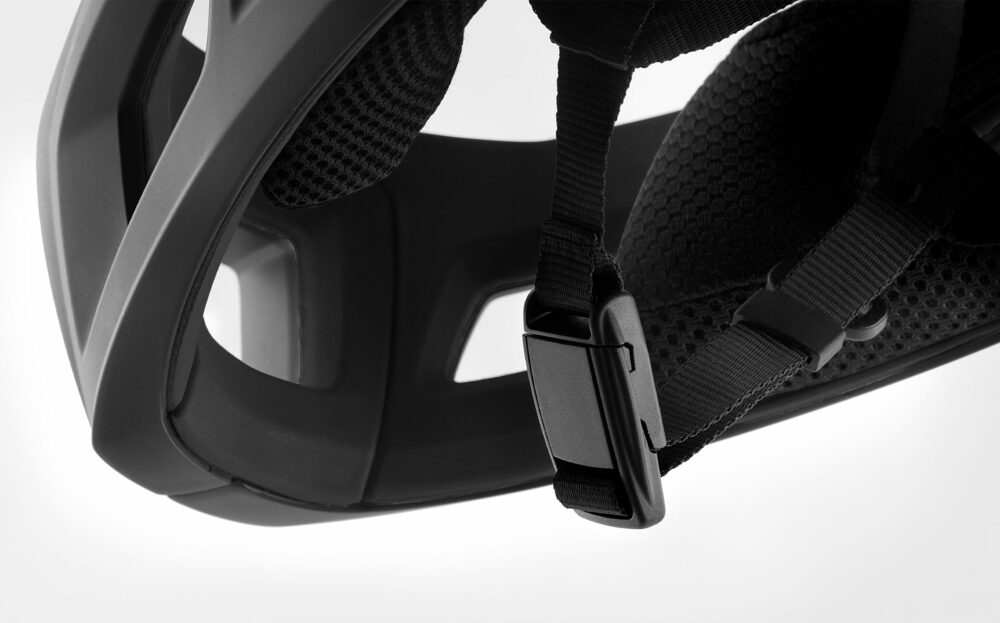 Mágneses Fidlock csat a MET Parachute MCR Mips sisakon