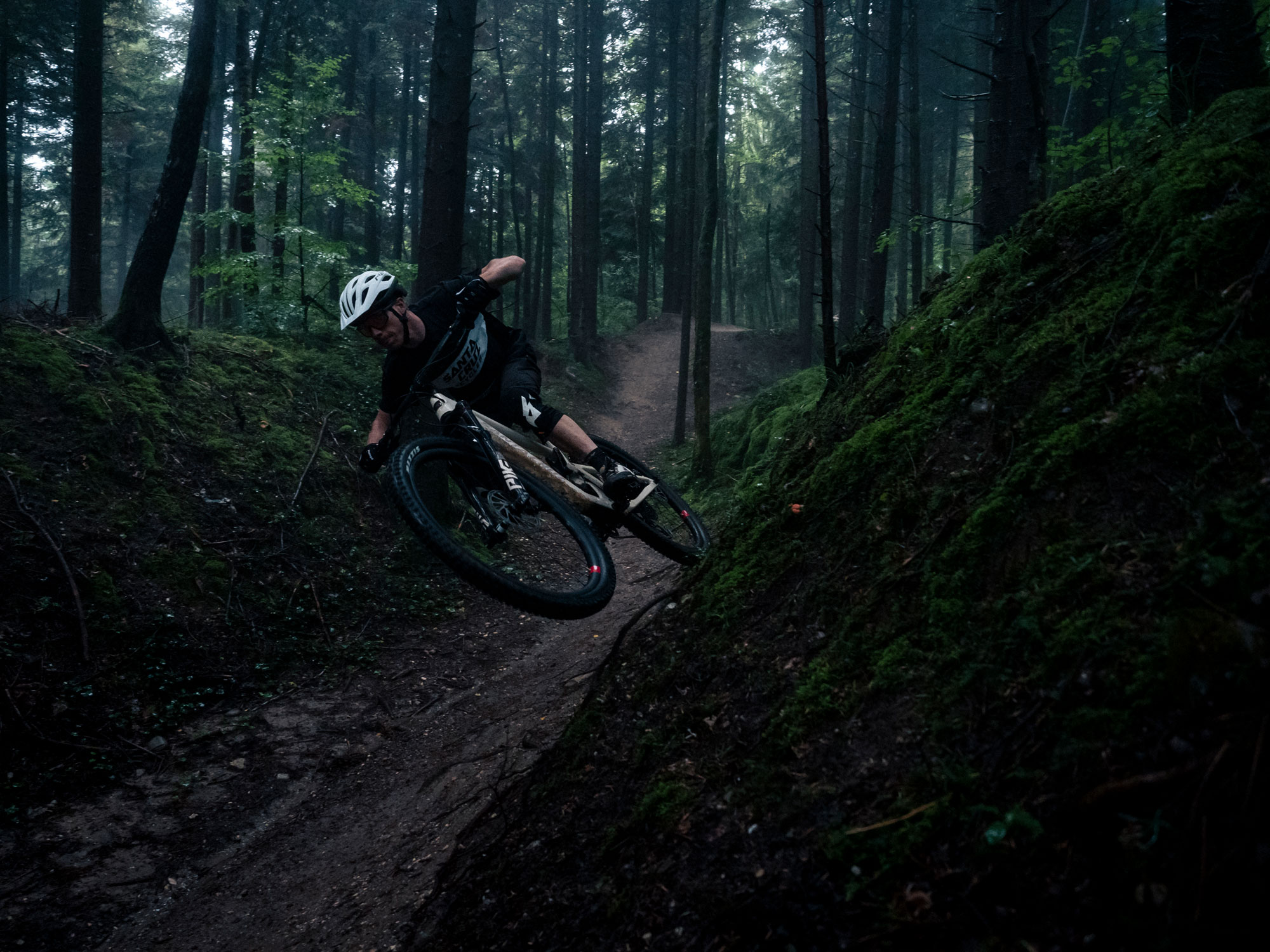 MET Veleno Mips Mountain Bike Helmet for Trail, XC and Gravel. Maxime Marotte MTB pro for Santa Cruz Fsa.