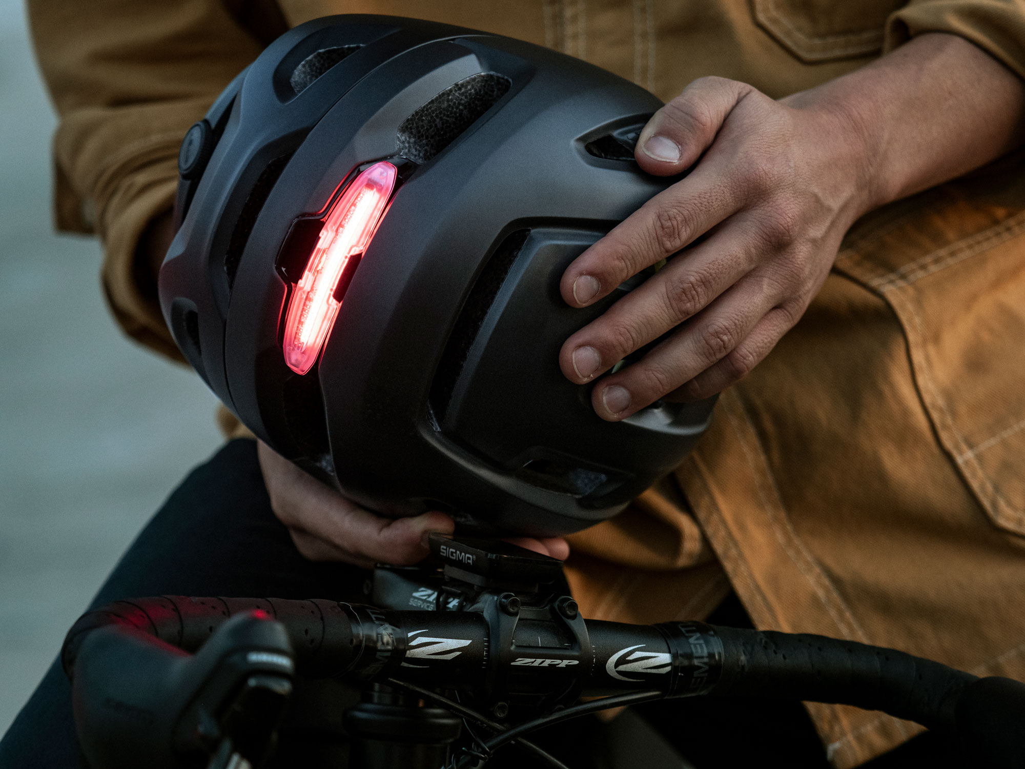 MET Urbex Mips E-Bike Urban Helmet with magnetic light