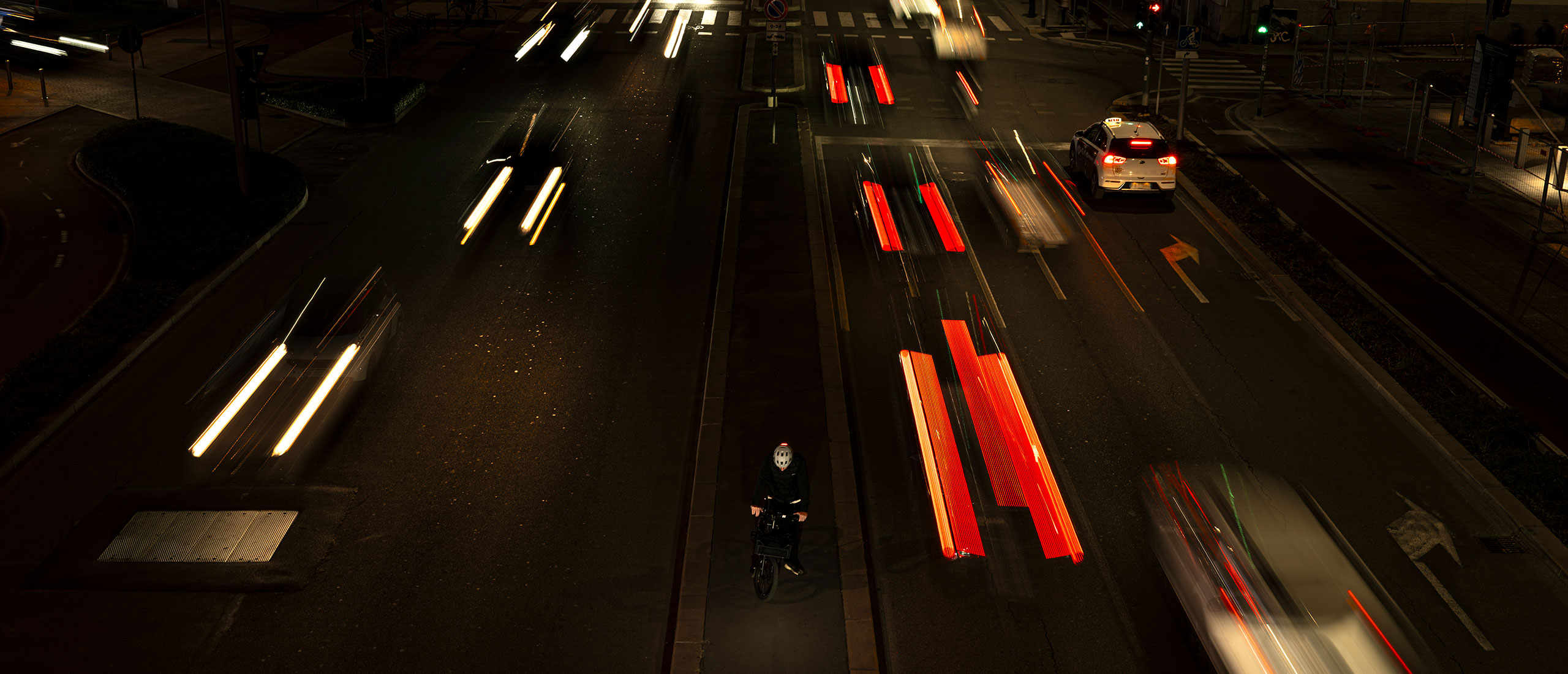 MET E-Mob Mips is an E-Bike Urban Helmet with Rear USB LED light and it is NTA 8776 Certified.