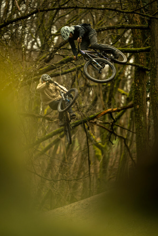 Bluegrass Jetro is a 3/4 Jet MTB Helmet for Enduro, E-MTB and Dirt featuring Mips.