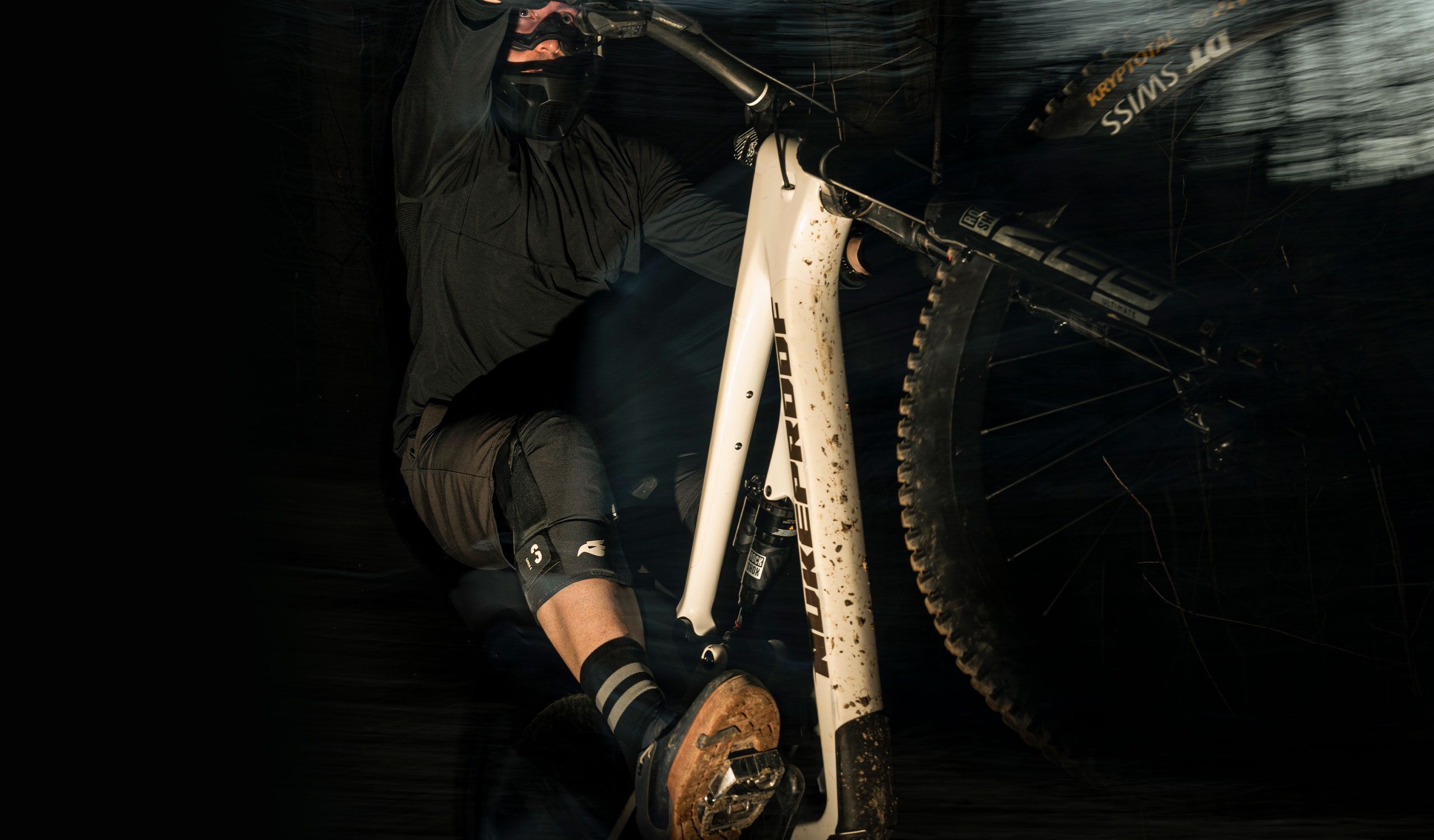 Bluegrass 3Straps Knee is a Level 2 Type B Certified MTB Kneepads for Trail, Enduro, DH and E-MTB featuring SAS-TEC Technology