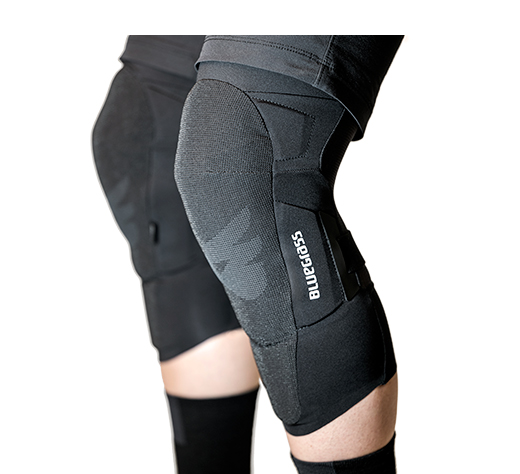 Bluegrass Aura Core Knee is a Level 2 Type B Certified MTB Kneepads for Trail, Enduro and E-MTB featuring SAS-TEC Technology