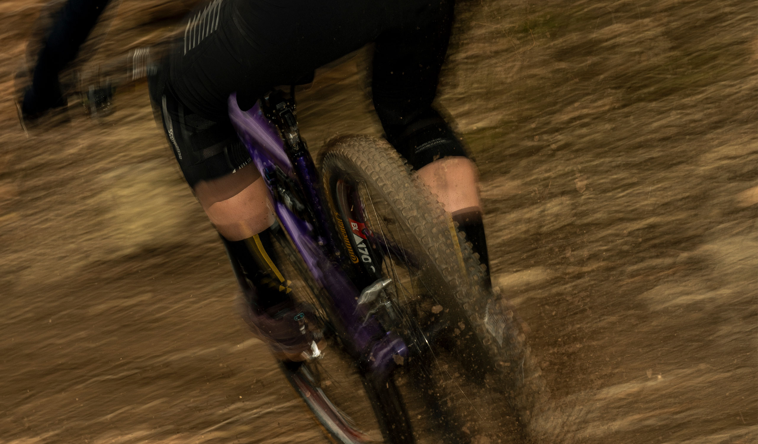 Bluegrass Aura Core Knee is a Level 2 Type B Certified MTB Kneepads for Trail, Enduro and E-MTB featuring SAS-TEC Technology