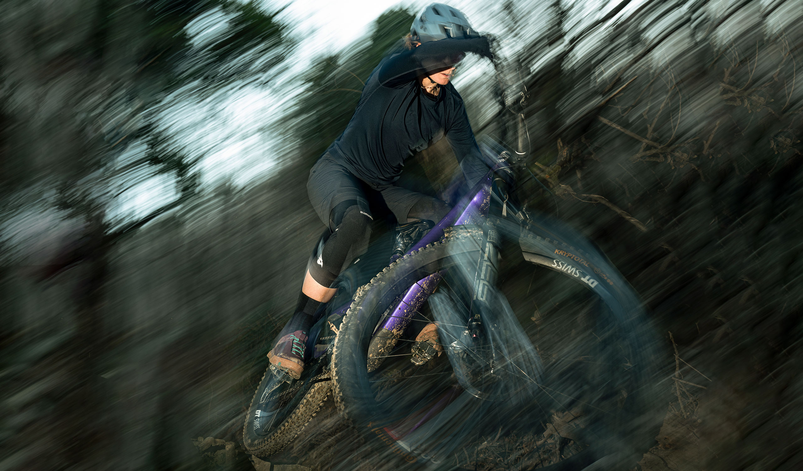 Bluegrass Aura Knee is a Level 2 Type B MTB Kneepads for Trail and E-MTB featuring SAS-TEC Technology