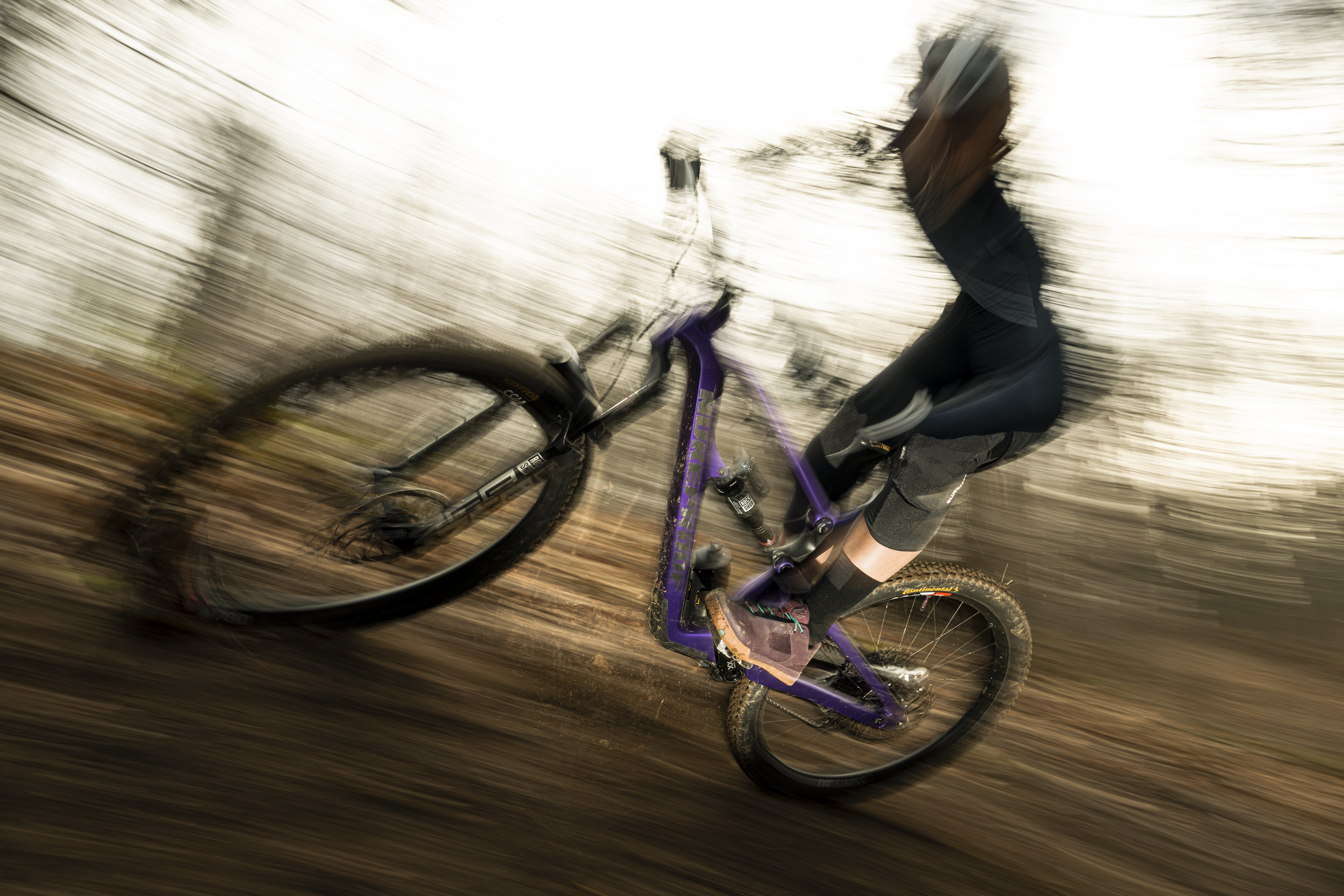 Bluegrass Aura Core Elbow is a Level 1 Certified MTB Elbowpads for Trail, Enduro, DH and E-MTB featuring SAS-TEC Technology