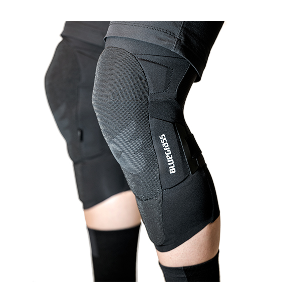 Bluegrass Aura Core Knee is a Level 2 Type B Certified MTB Kneepads for Trail, Enduro and E-MTB featuring SAS-TEC Technology