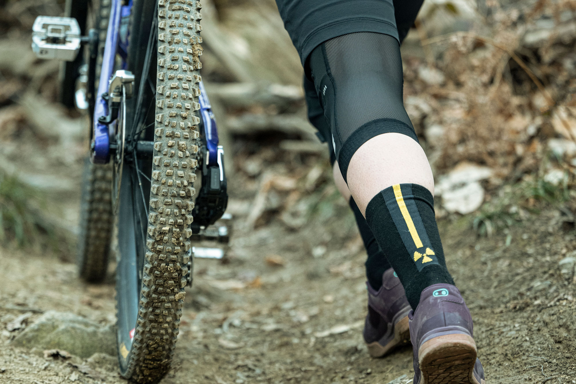 Bluegrass Aura Knee is a Level 2 Type B MTB Kneepads for Trail and E-MTB featuring SAS-TEC Technology