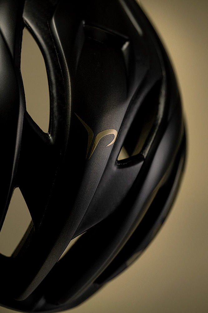 The MET Manta and Trenta 3K Carbon are Performace Road Cycling Helmet featuring Mips. The Blačk Edition is a tribute to the golden era of contemporary cycling and its standout protagonist, Tadej Pogačar.