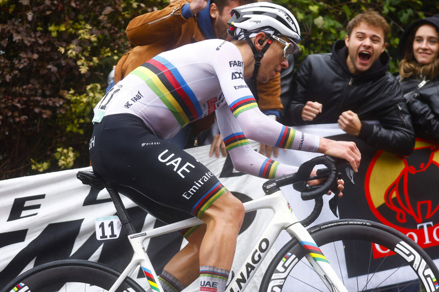 MET_Helmets_Rainbow_Limited_Edition