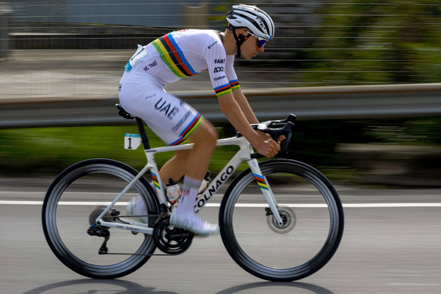 MET_Helmets_Rainbow_Limited_Edition