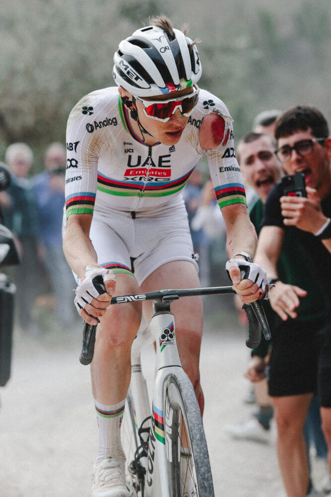 MET_Helmets_Rainbow_Limited_Edition