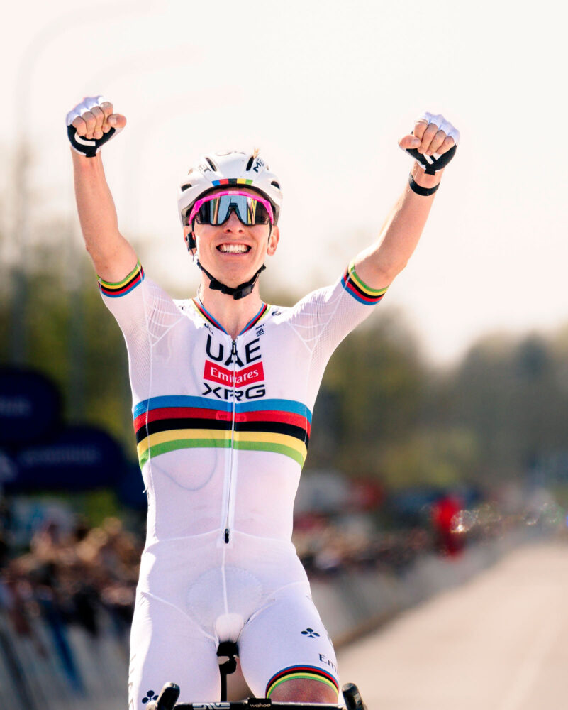 MET_Helmets-Rainbow_Limited_Edition_Manta