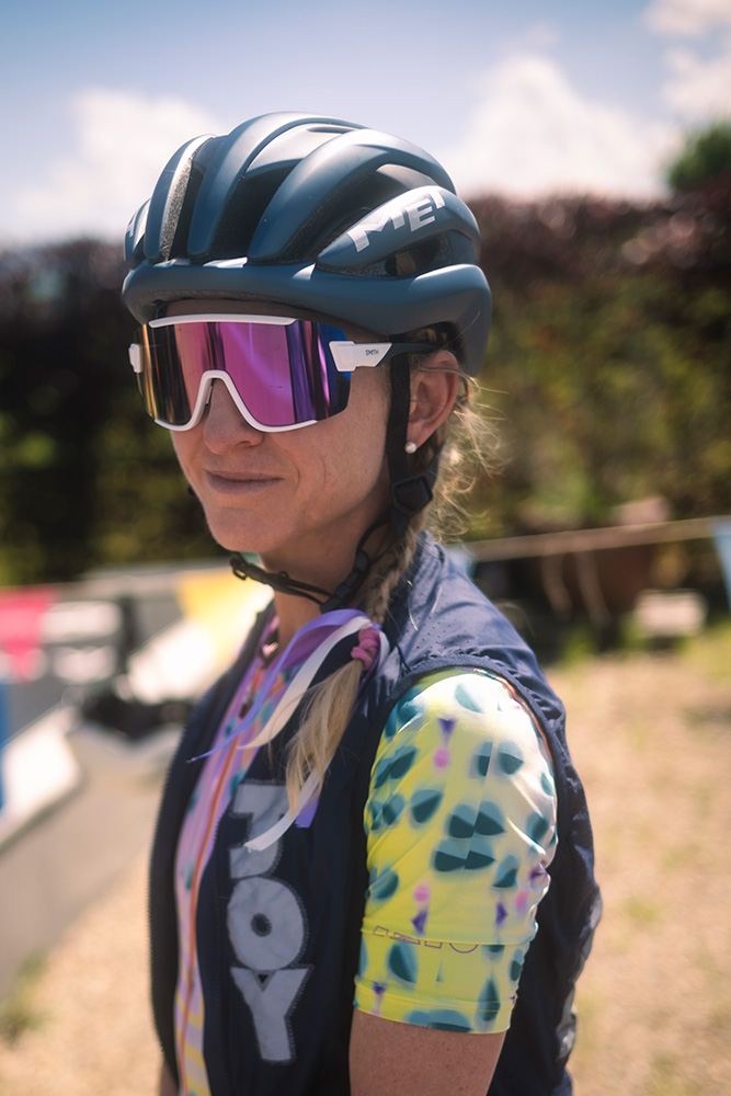 Women cycling HIVE RIDE MET Helmets